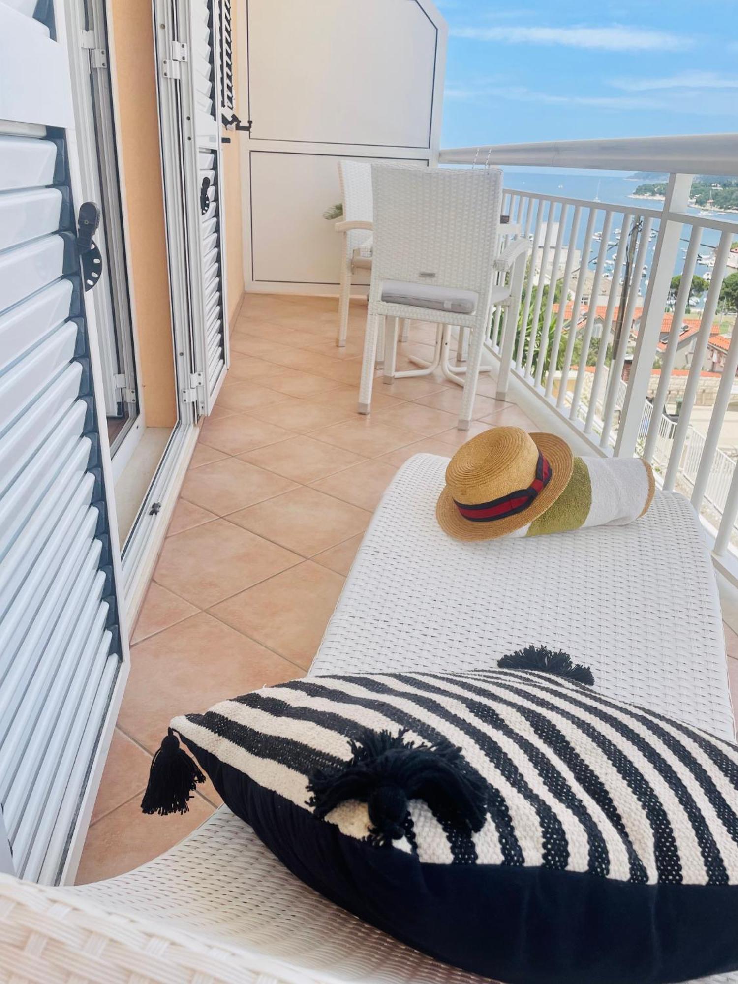 Apartments Sunny Elza Hvar Town Exterior photo