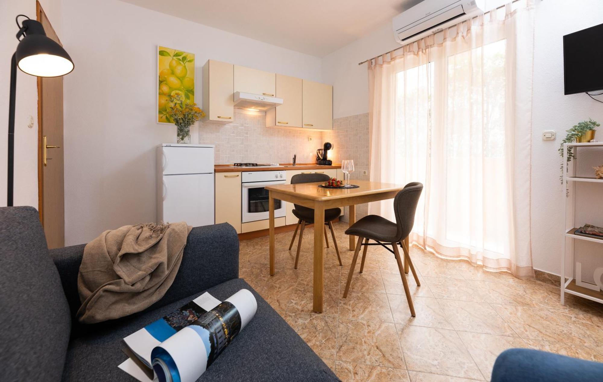 Apartments Sunny Elza Hvar Town Exterior photo