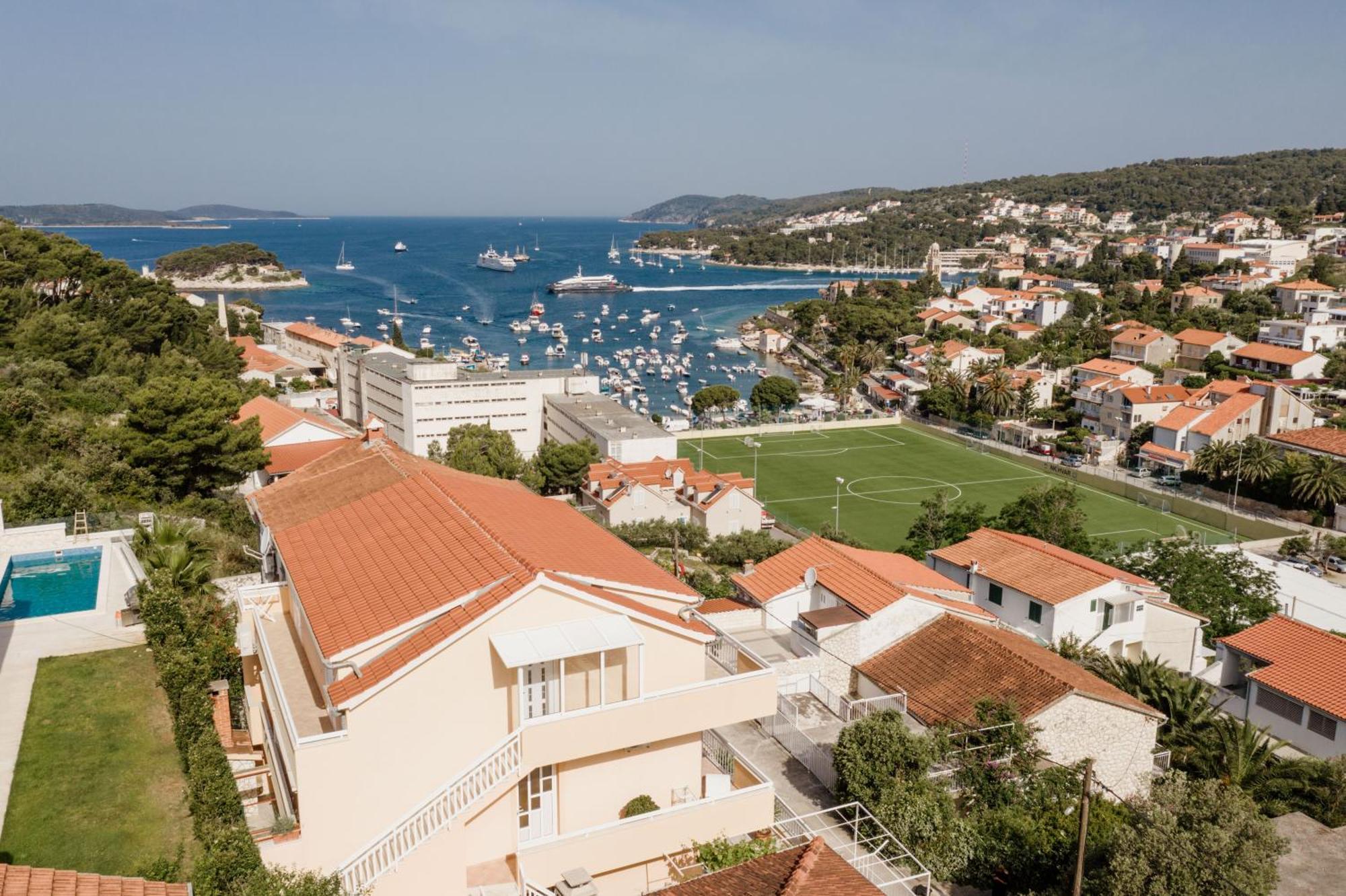 Apartments Sunny Elza Hvar Town Exterior photo
