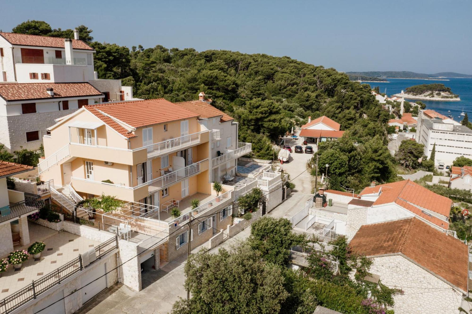 Apartments Sunny Elza Hvar Town Exterior photo